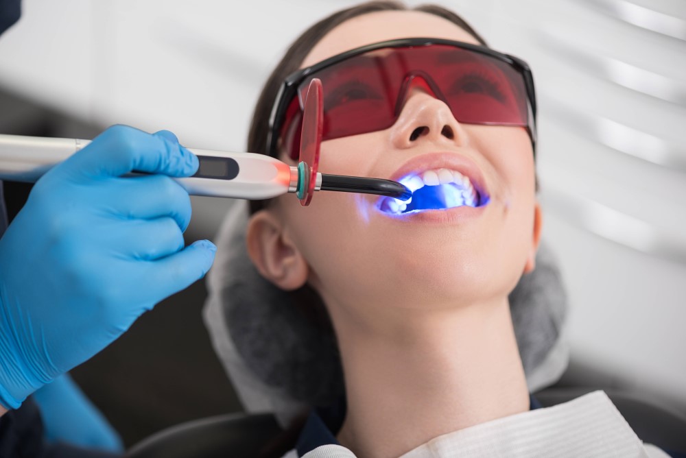 Фотоотбеливание зубов — метод осветления эмали